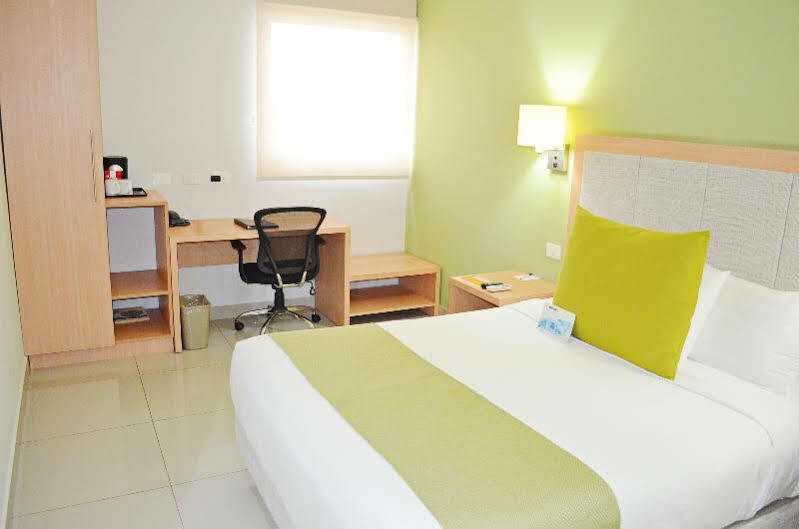 Sleep Inn Culiacán Buitenkant foto